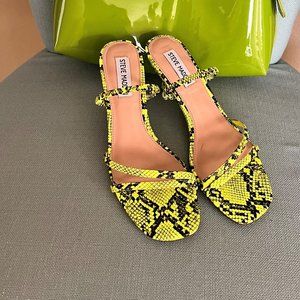 Lime Green Sandals! Sandal Size 7!